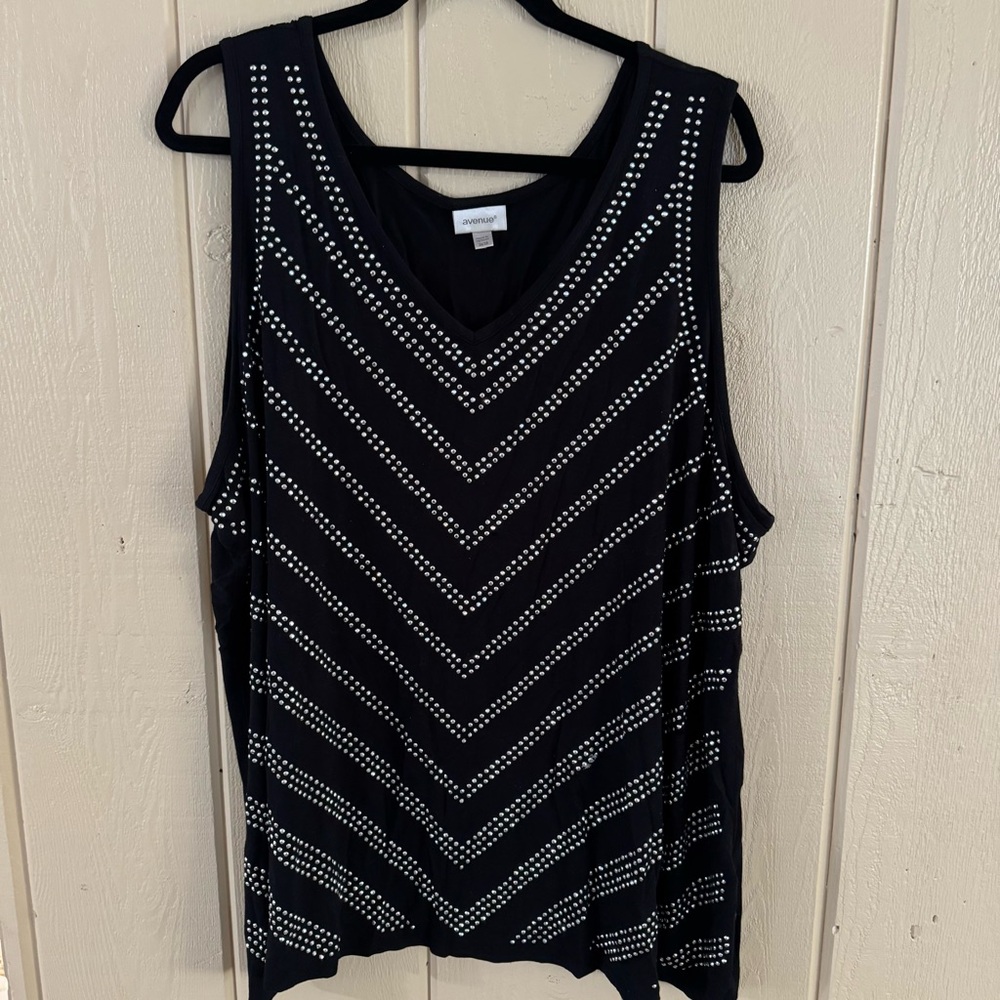Avenue Plus Size 26/28 Black and White Chevron Studded Tank Top